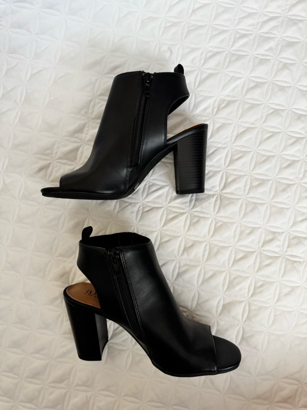 a.n.a Muse Black Peep-Toe Cutout Block Heel Ankle Booties Size 7